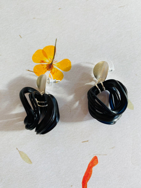 Camellia Earrings Black