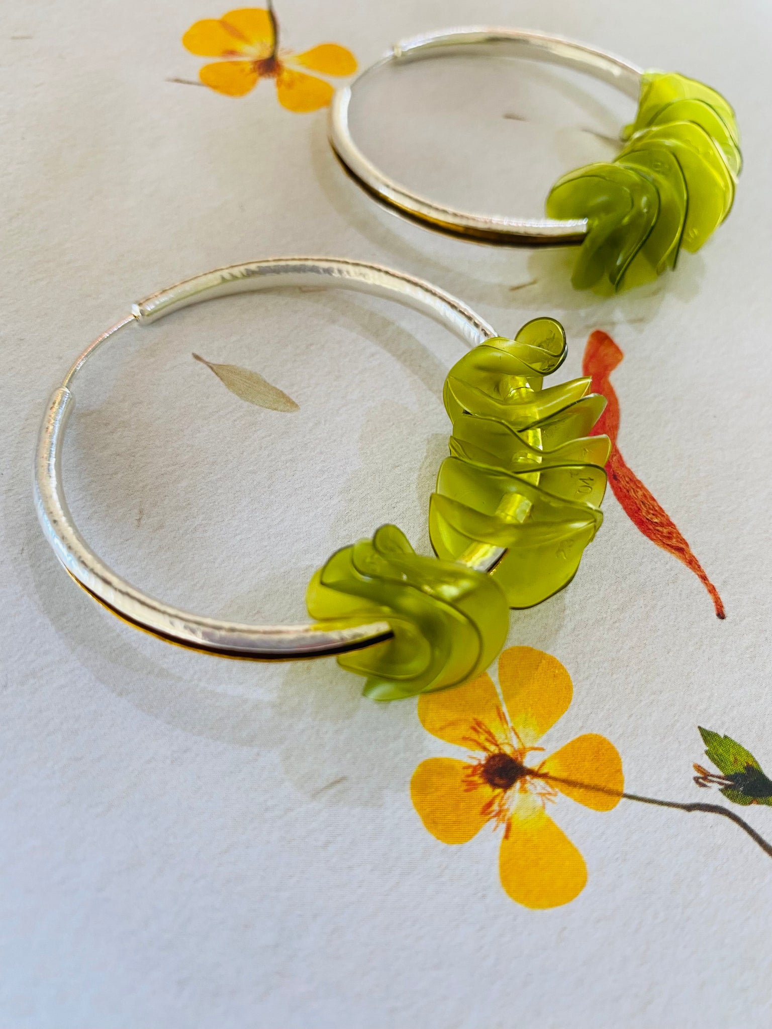 Sanapdragon lime silver hoops