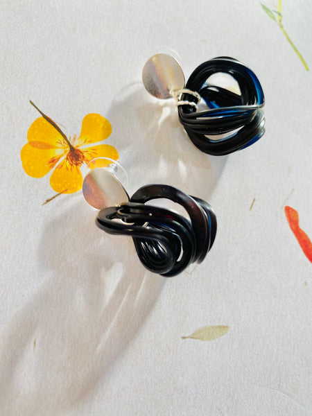 Camellia Earrings Black