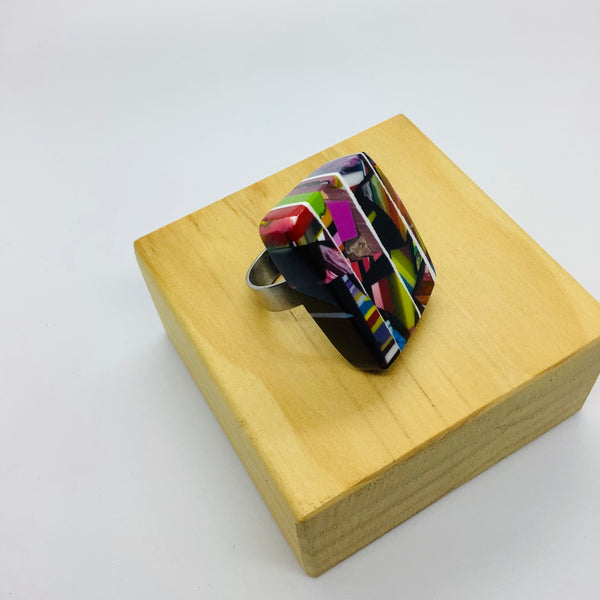 Square multicoloured resin ring