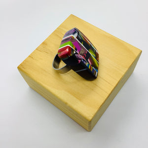 Square multicoloured resin ring