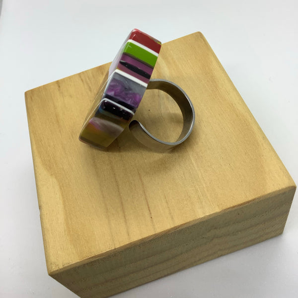 Square multicoloured resin ring