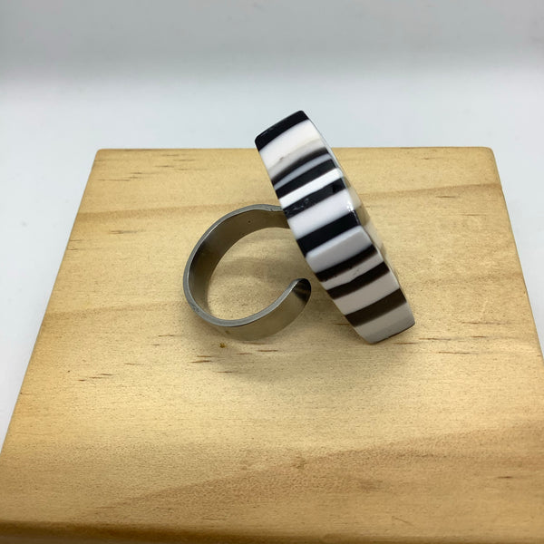Square resin ring